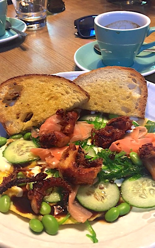 omelete aberto no café da manhã em Melbourne